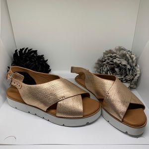 Kenneth Cole Gentle souls